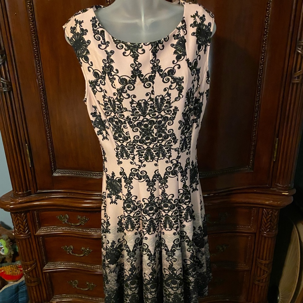 NWOT Gabby Skye Pink and Black Formal Dress